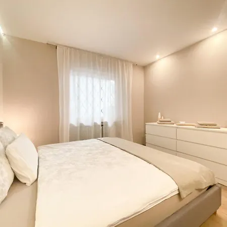 Modernes In Zentrumsnaehe Mit Eigenem Stellplatz Διαμέρισμα