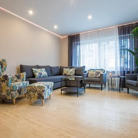 Modernes In Zentrumsnaehe Mit Eigenem Stellplatz Διαμέρισμα